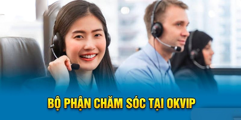 Nhân viên hậu đài tại OKVIP đáp ứng mọi thắc mắc người dùng