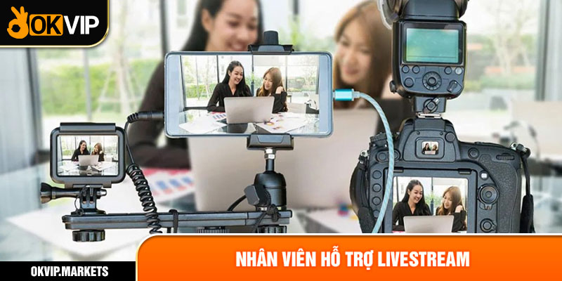 Nhân viên hỗ trợ livestream