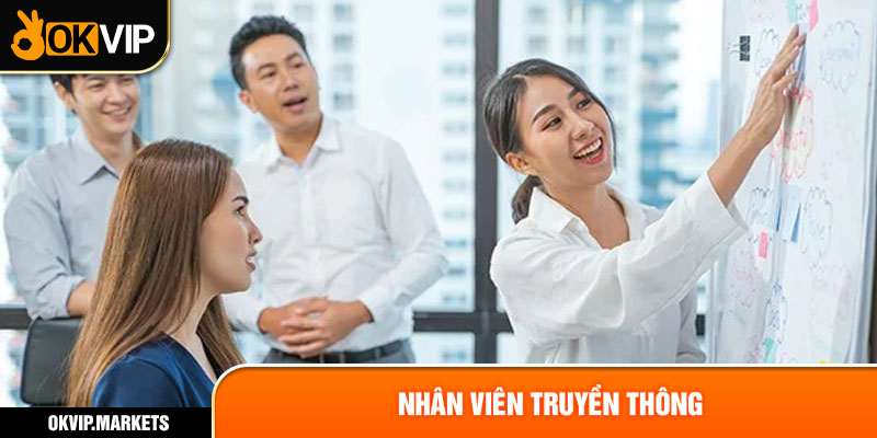 nhân viên truyền thông